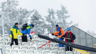 Helfer bei den Vorbereitungen zur Biathlon-WM in Oberhof (Foto: Christian Heilwagen)