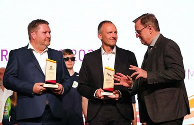 Thüringens Ministerpräsident Bodo Ramelow gratulierte zum besonderen Erfolg und blickte gemeinsam mit den Organisatoren zurück auf die beiden Weltmeisterschaften. Foto: Karina Heßland-Wissel