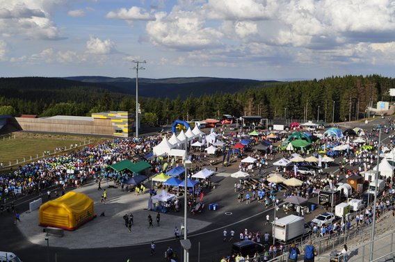LOTTO Thüringen ARENA at the Rennsteig for the "Firmenlauf" (company run) THÜRINGENS SÜDEN LOTTO Thüringen ARENA at the Rennsteig for the "Firmenlauf" (company run) THÜRINGENS SÜDEN